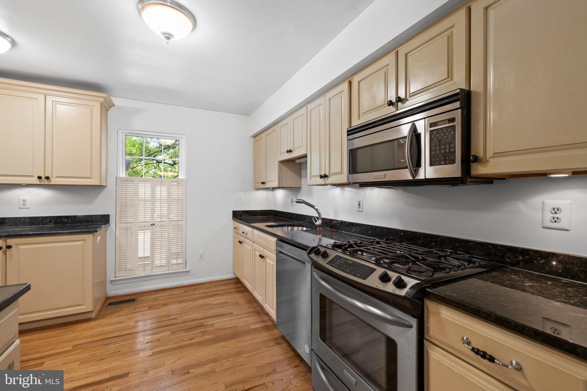 8548 London Bridge Way