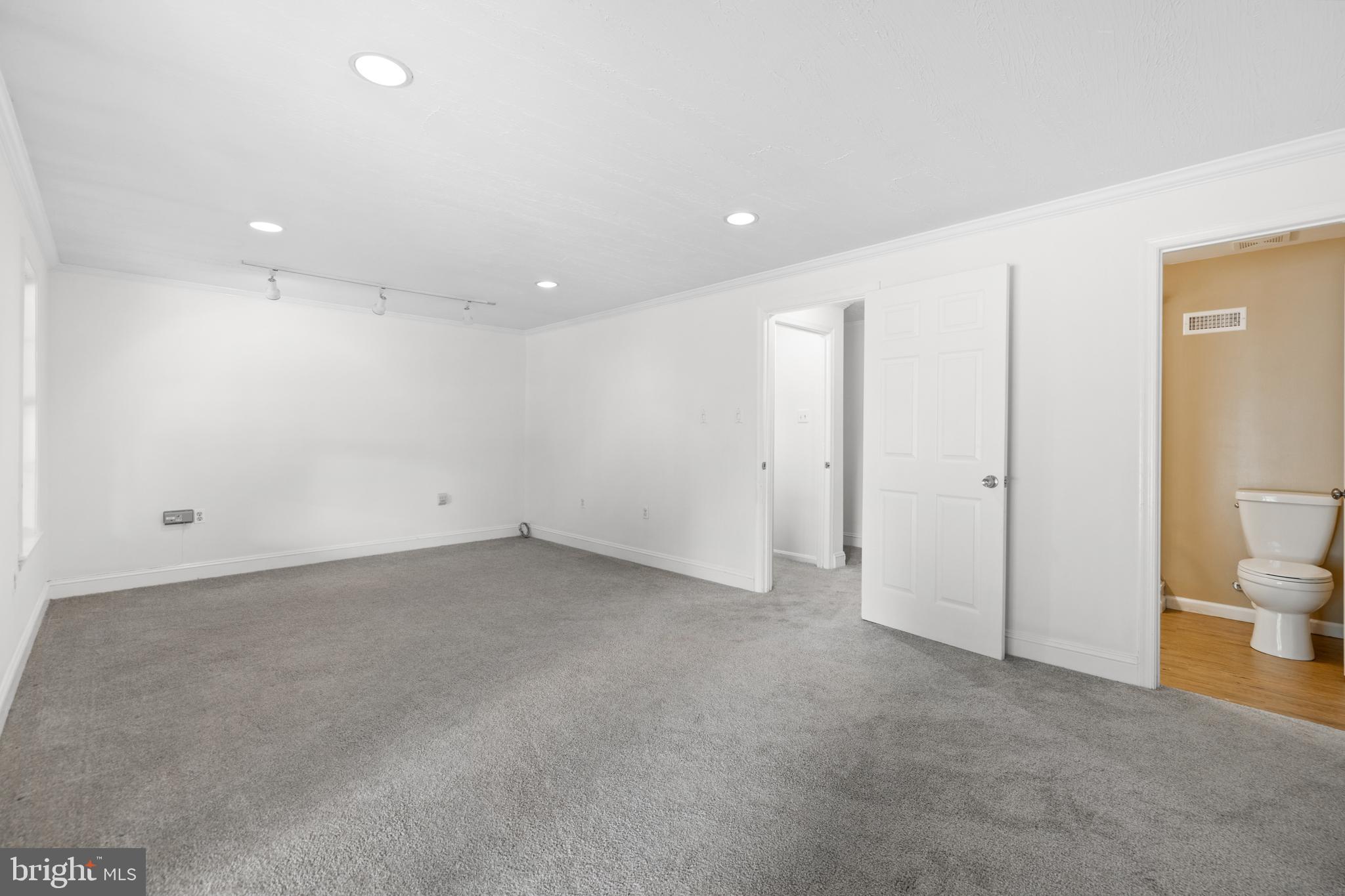 8548 London Bridge Way