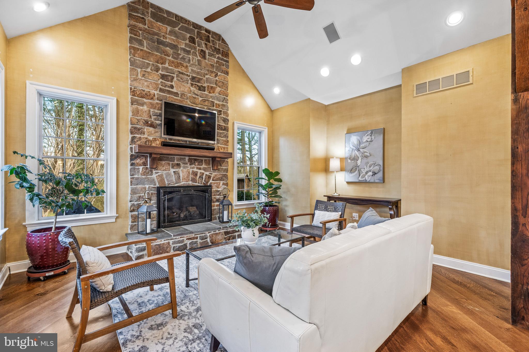 224 Hopkins Ln