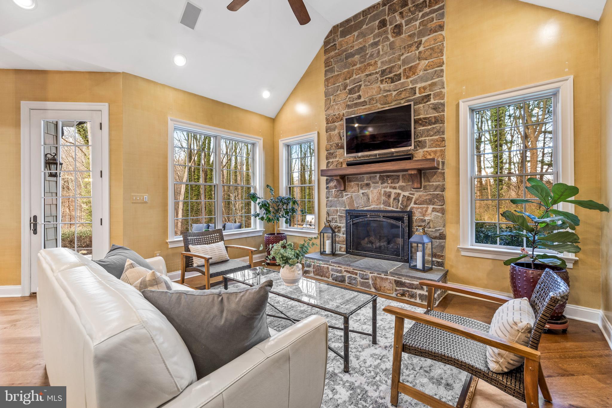 224 Hopkins Ln