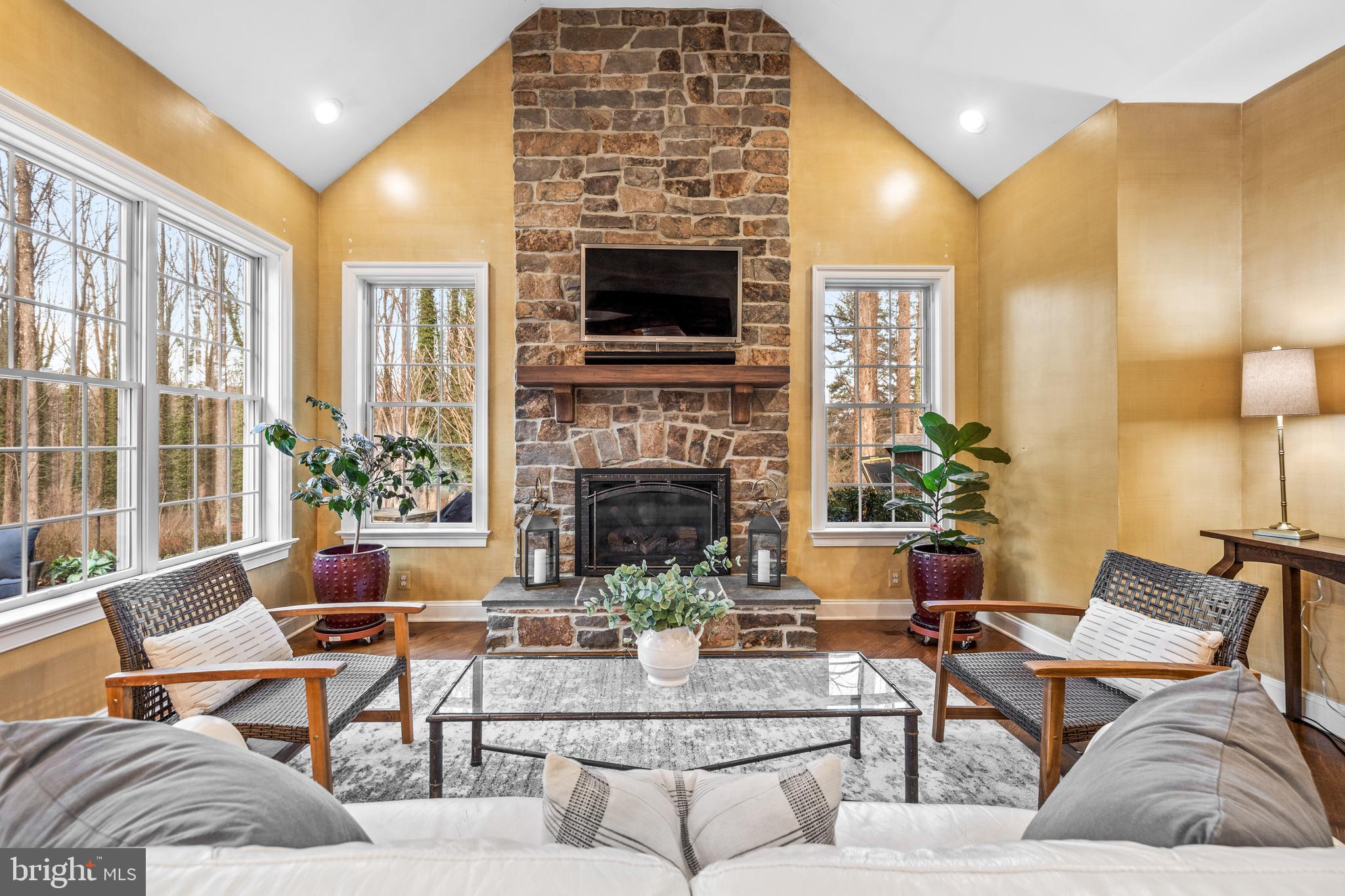 224 Hopkins Ln