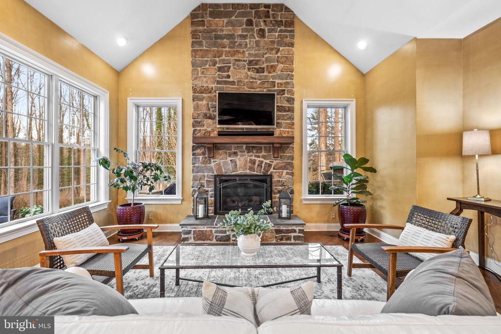 224 Hopkins Ln