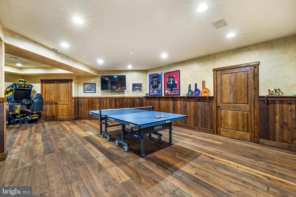 224 Hopkins Ln