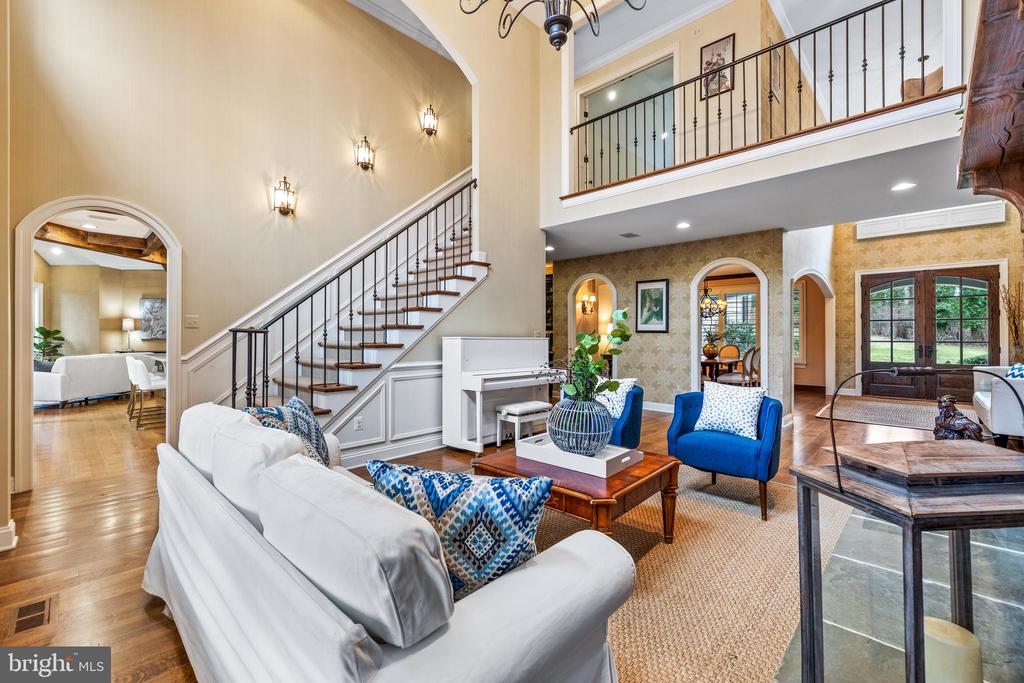 224 Hopkins Ln