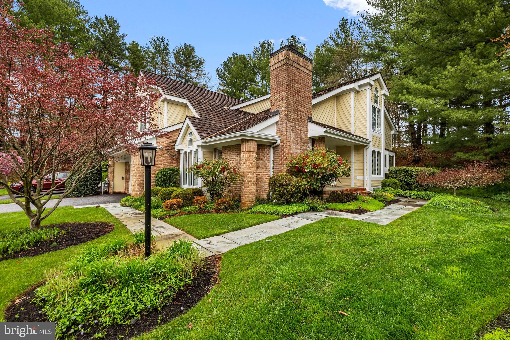 24 Old Boxwood Ln