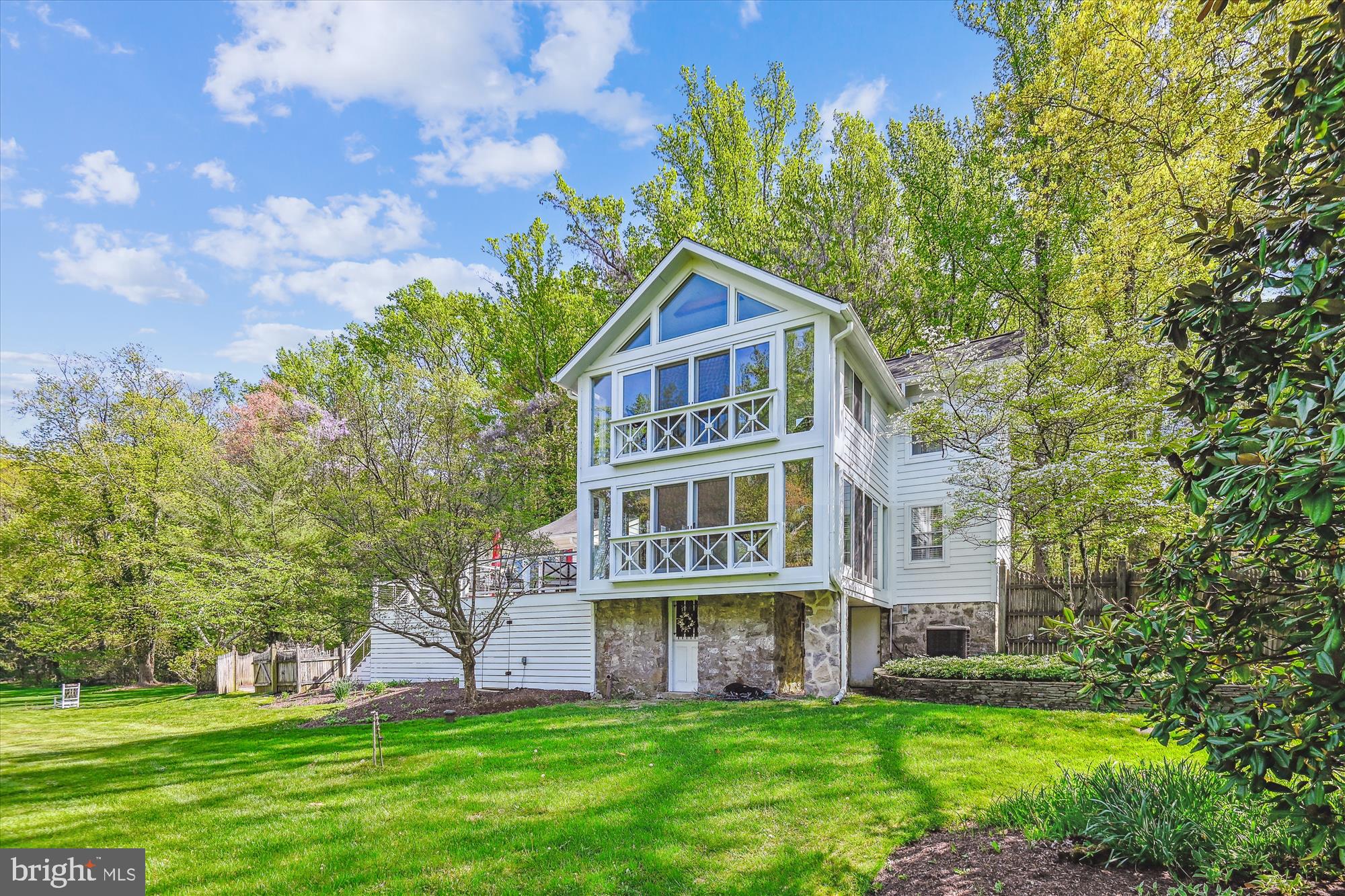 834 Hillside Rd