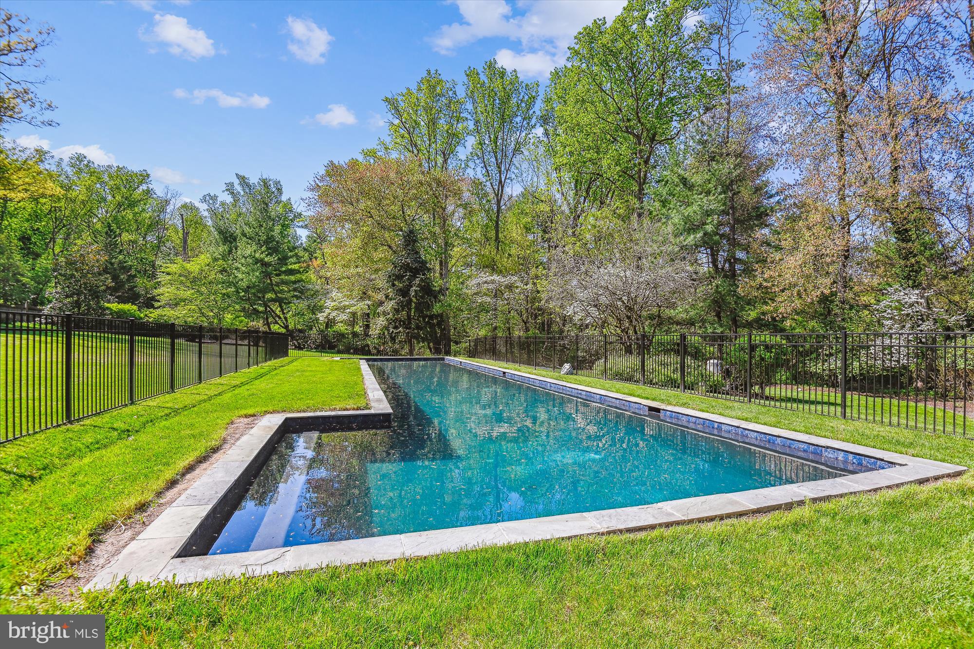 834 Hillside Rd