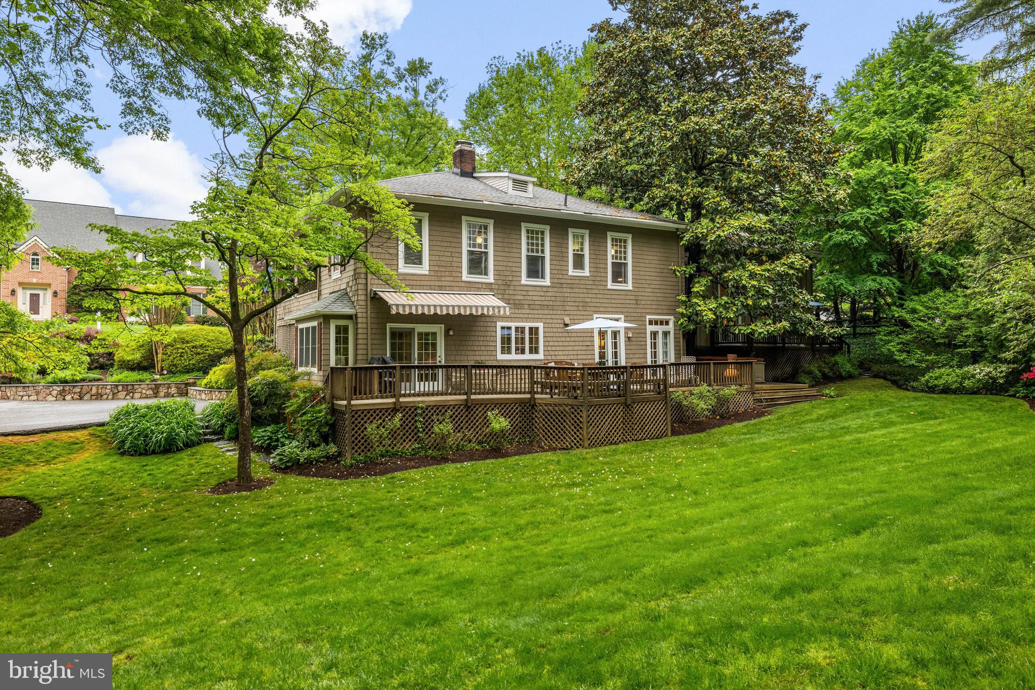 1409 Locust Ave