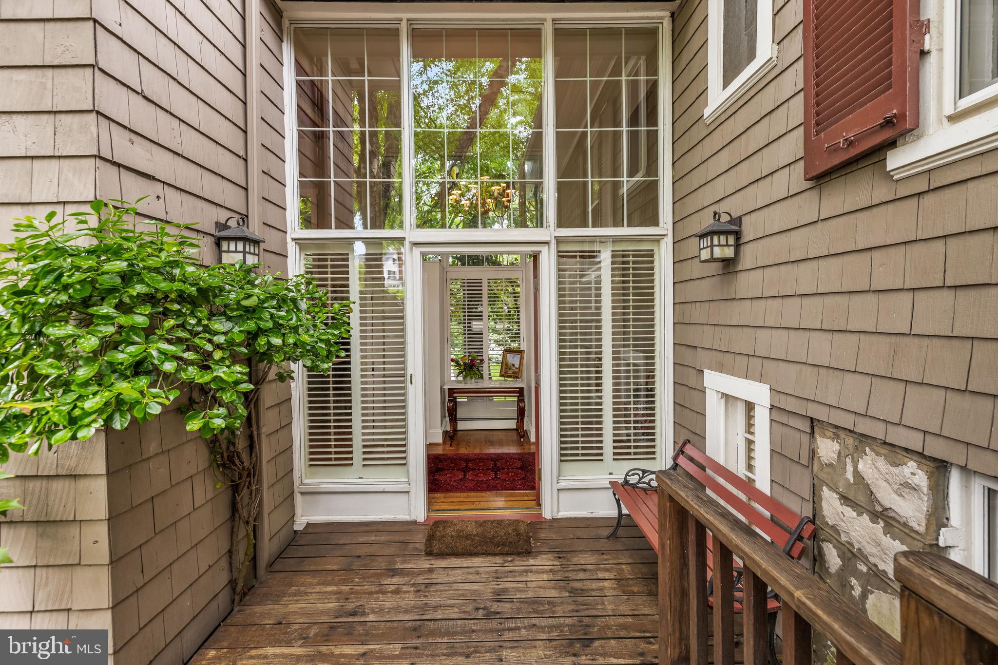 1409 Locust Ave