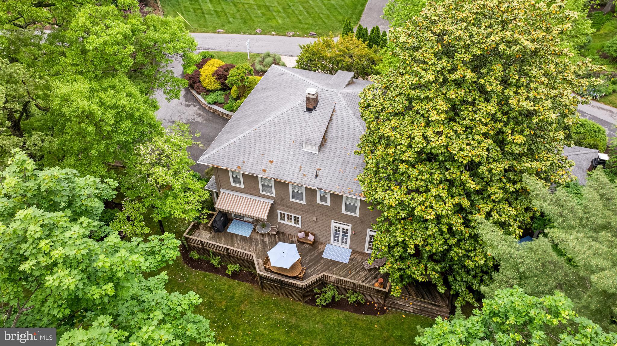 1409 Locust Ave