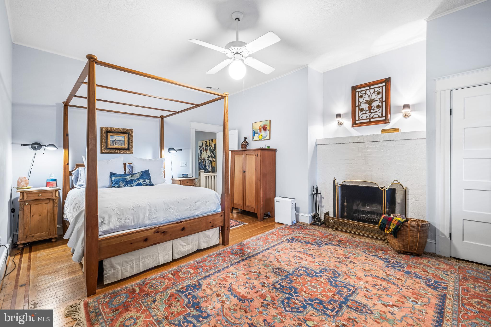 1409 Locust Ave