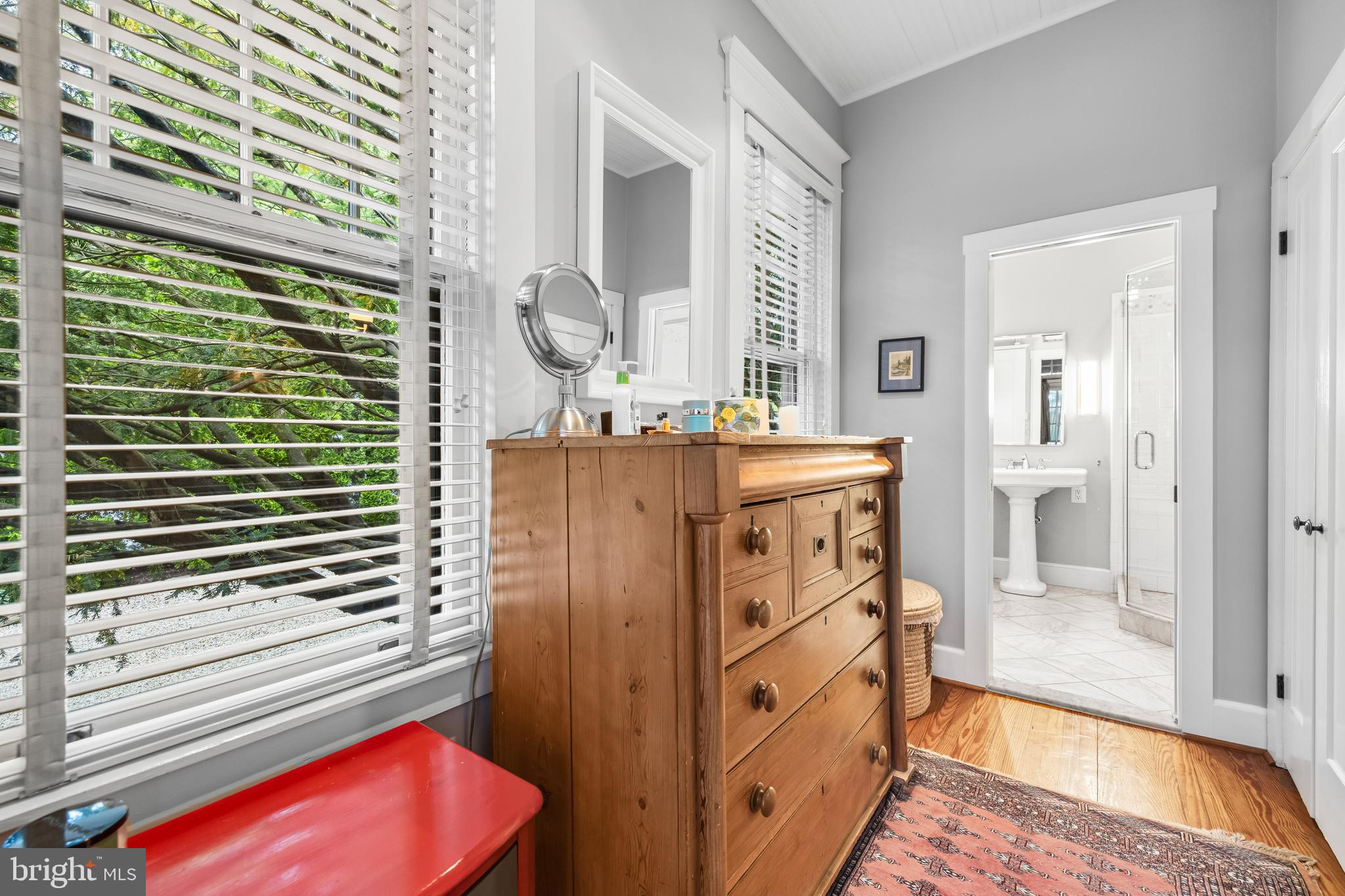 1409 Locust Ave