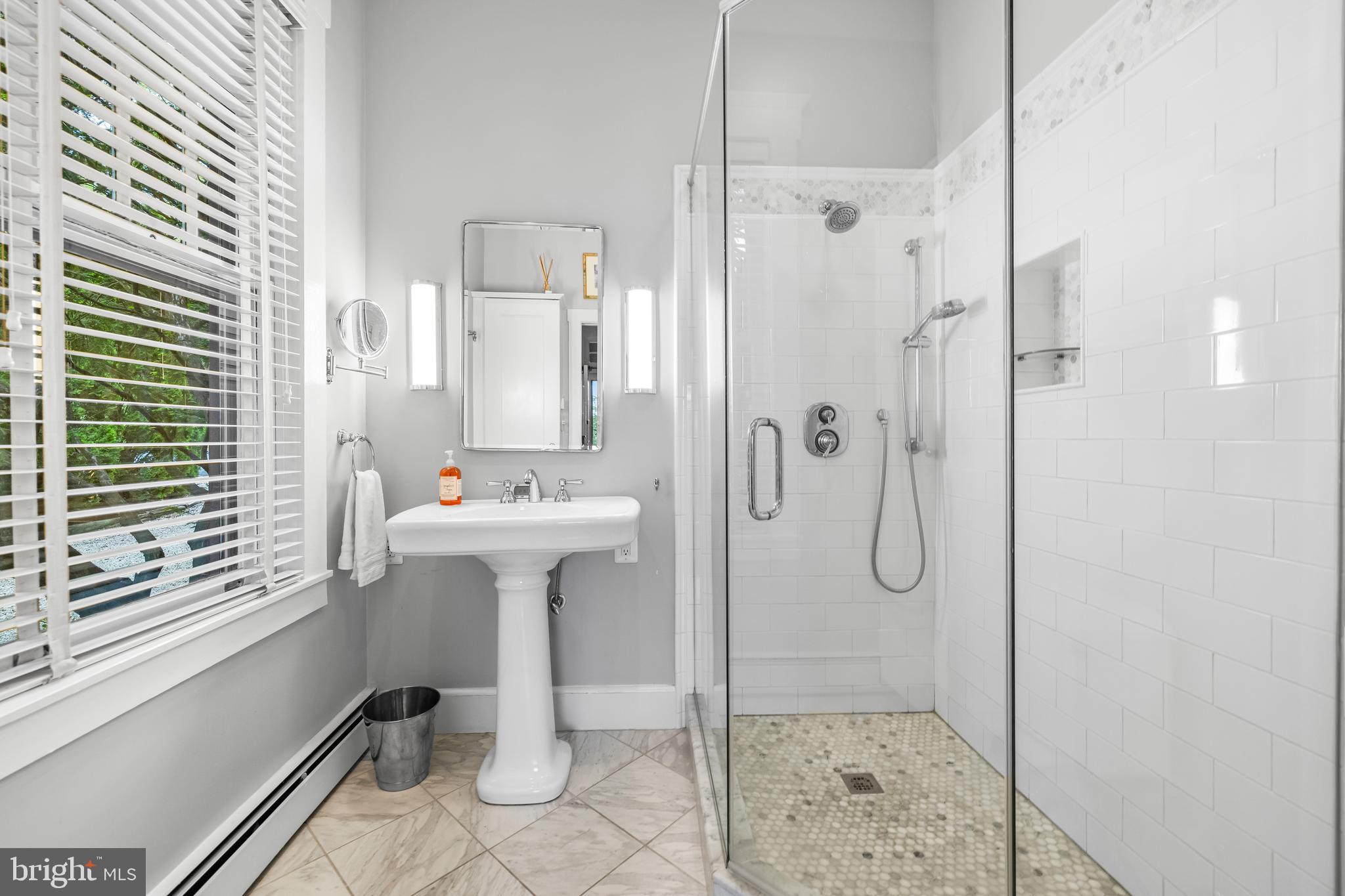 1409 Locust Ave