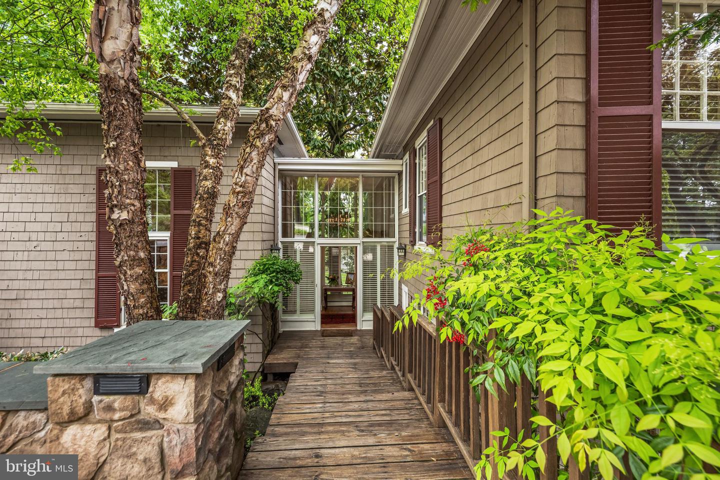 1409 Locust Ave