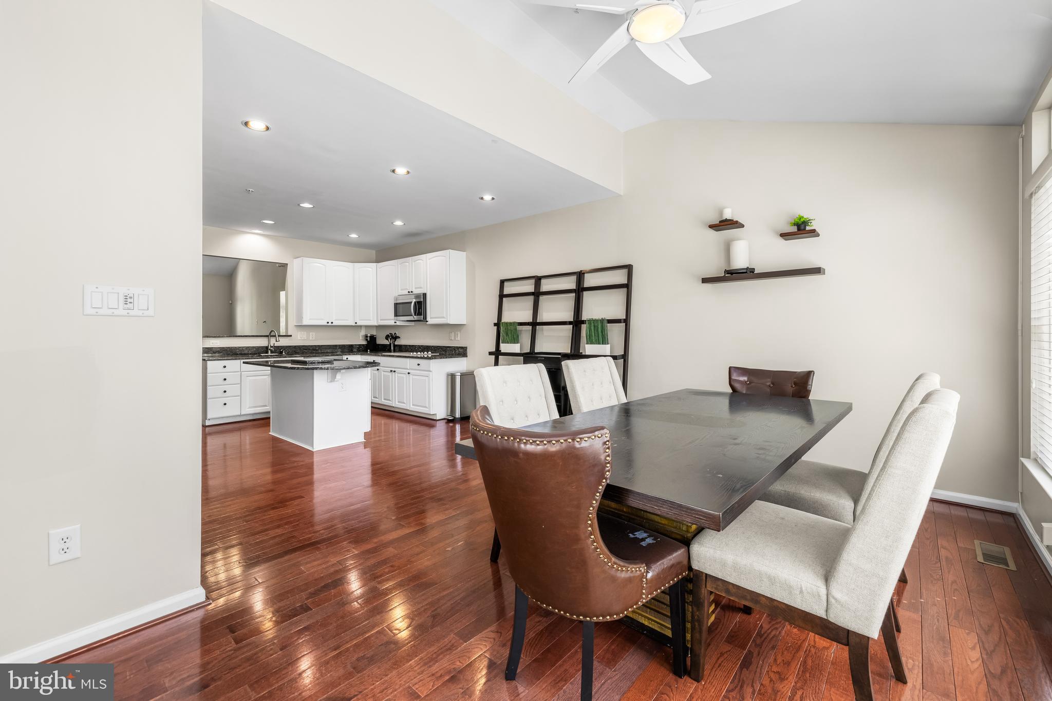 140 Teapot Ct #140