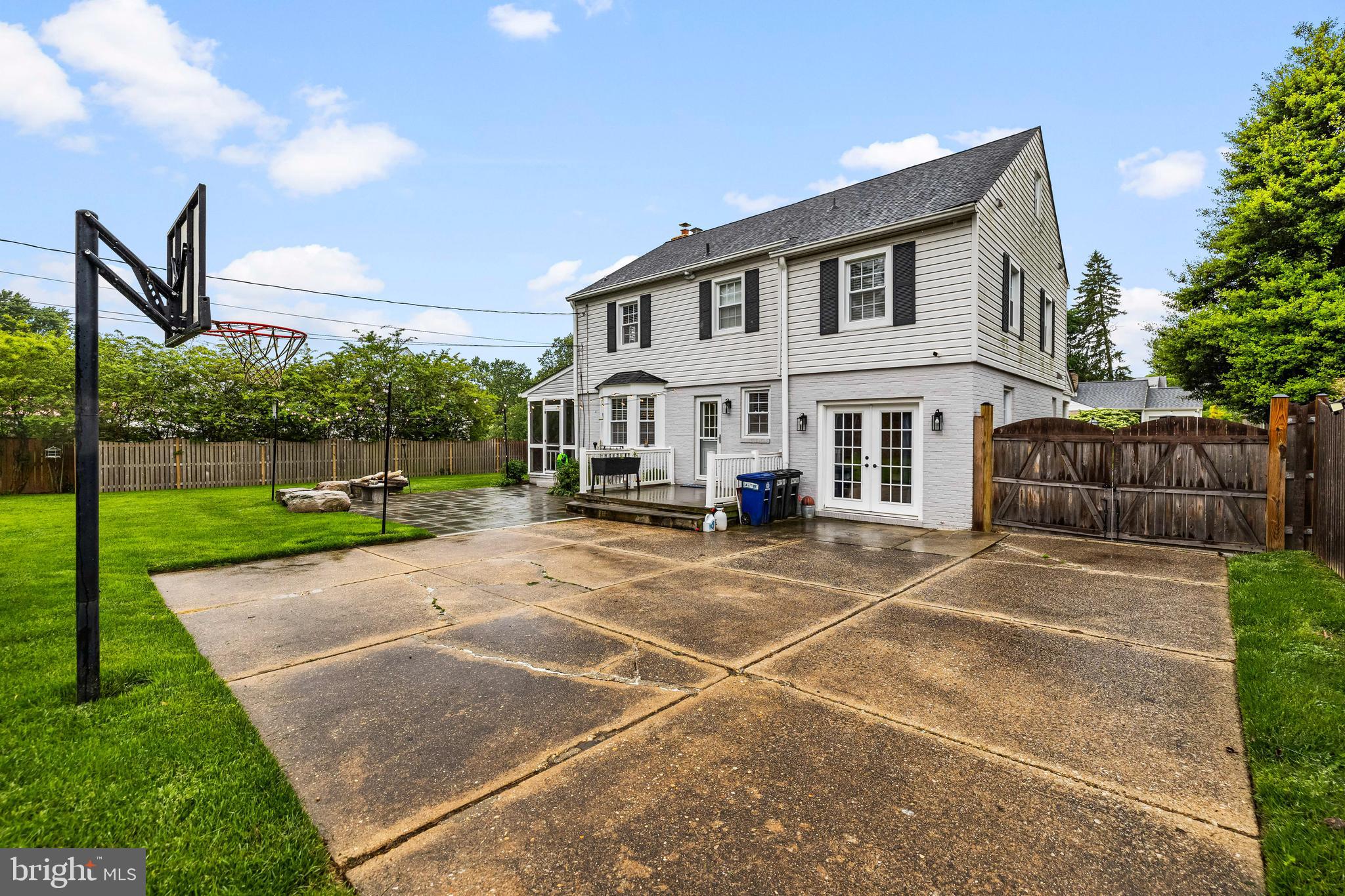 627 Piccadilly Rd