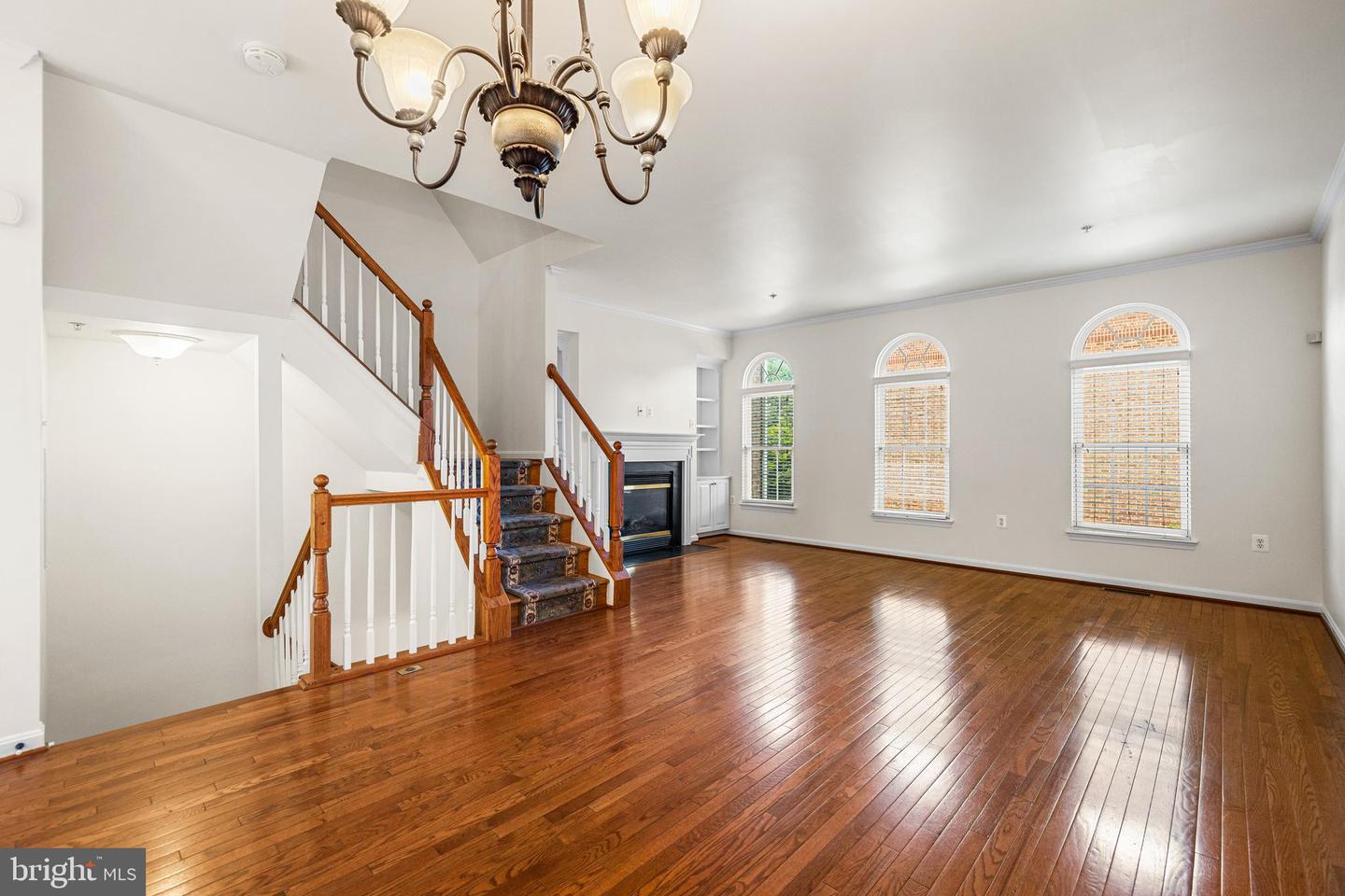 129 HEARTH CT