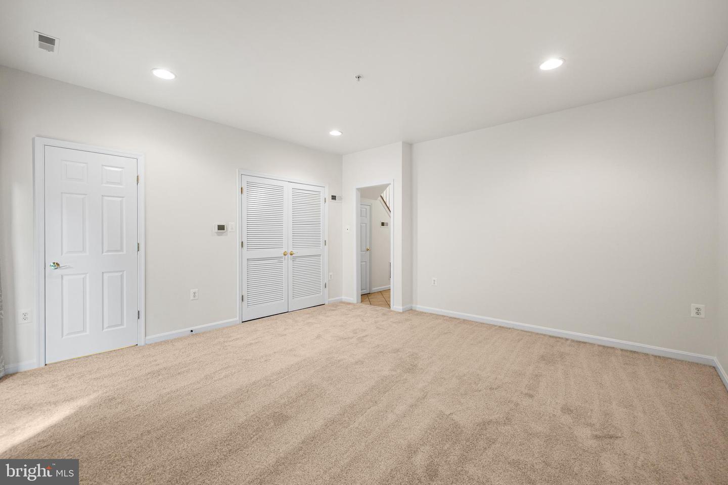 129 HEARTH CT