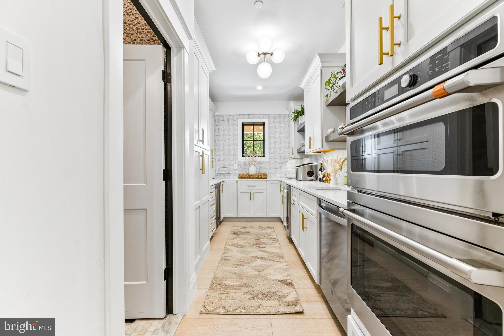 12121 Cecilia Ct