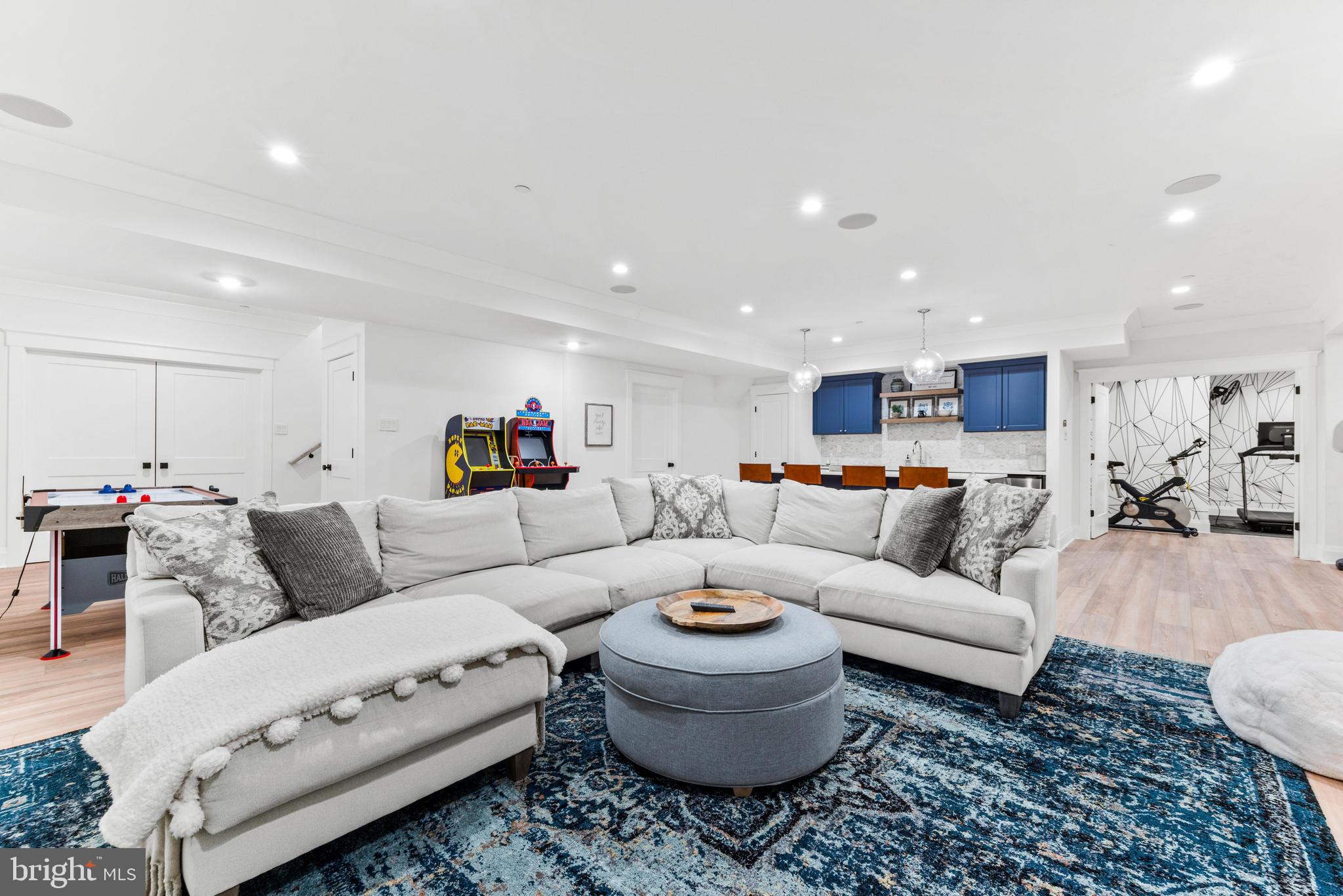 12121 Cecilia Ct