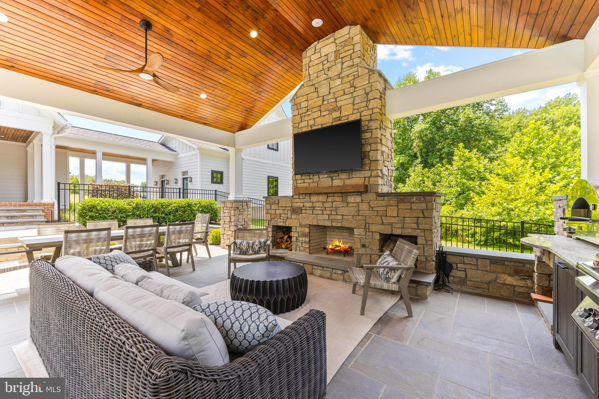 12121 Cecilia Ct