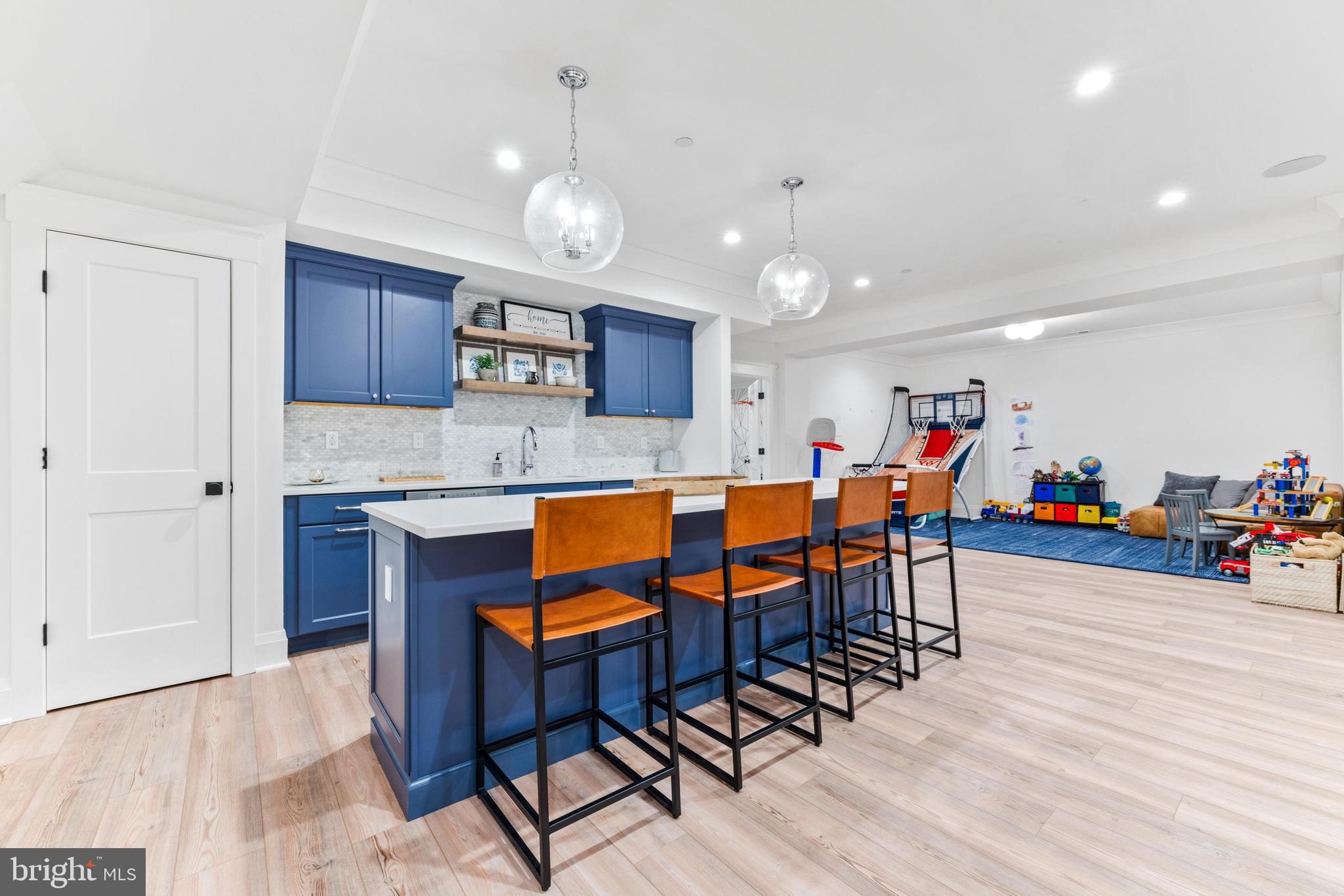 12121 Cecilia Ct