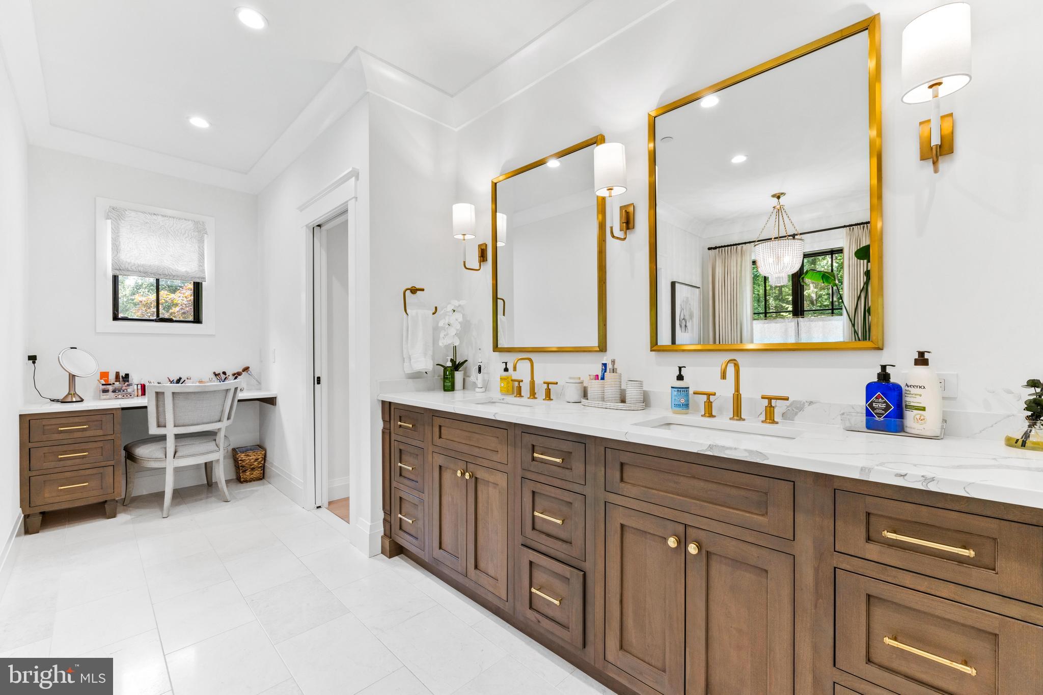 12121 Cecilia Ct