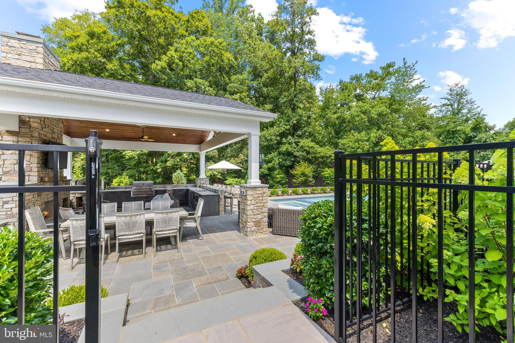 12121 Cecilia Ct
