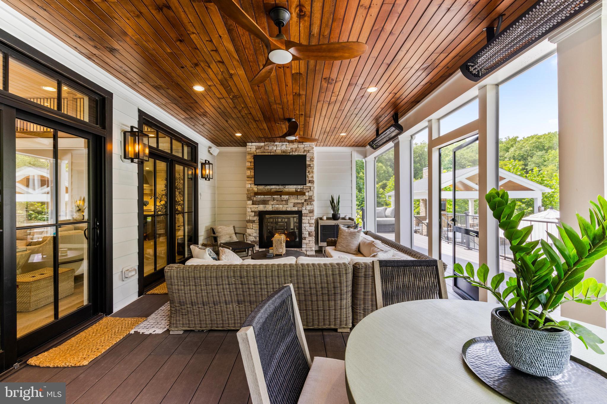 12121 Cecilia Ct