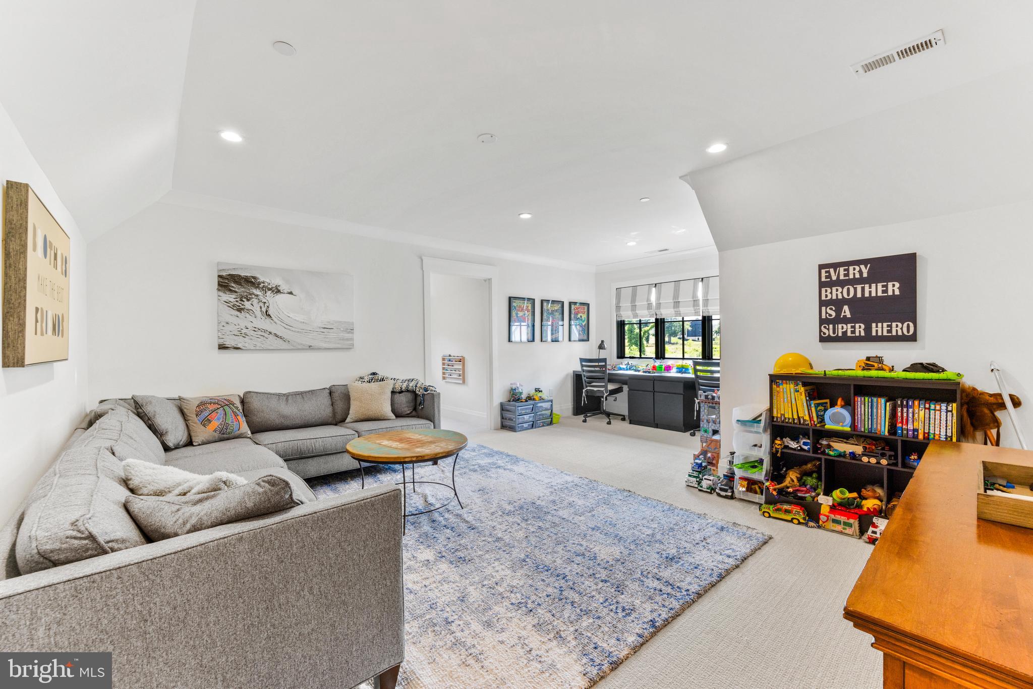 12121 Cecilia Ct