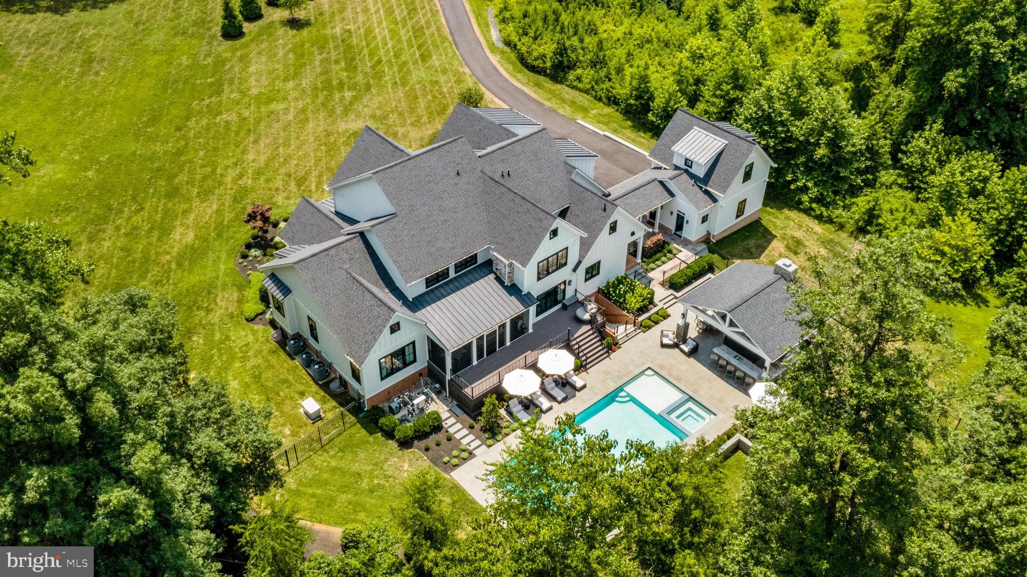 12121 Cecilia Ct
