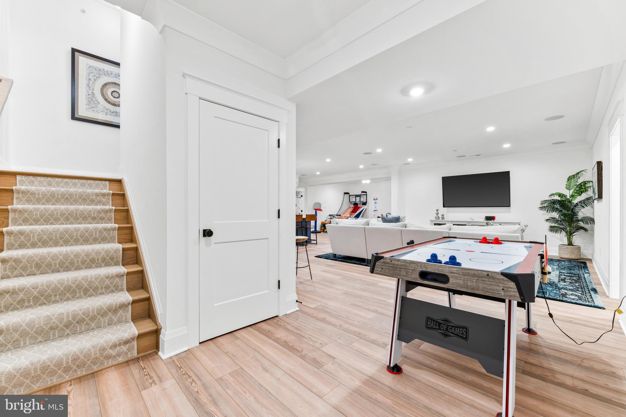 12121 Cecilia Ct