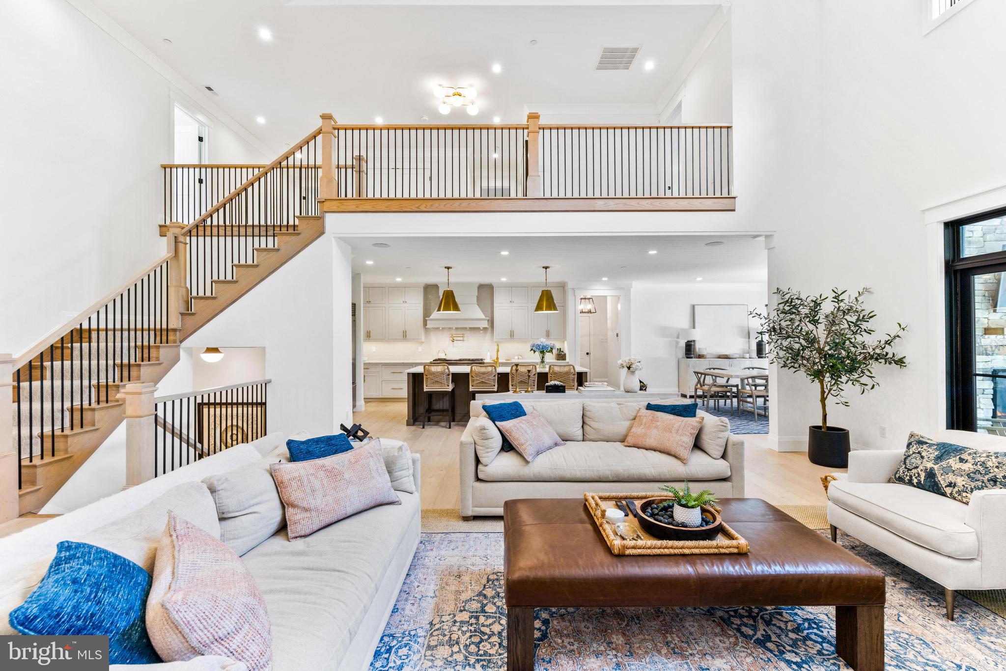 12121 Cecilia Ct