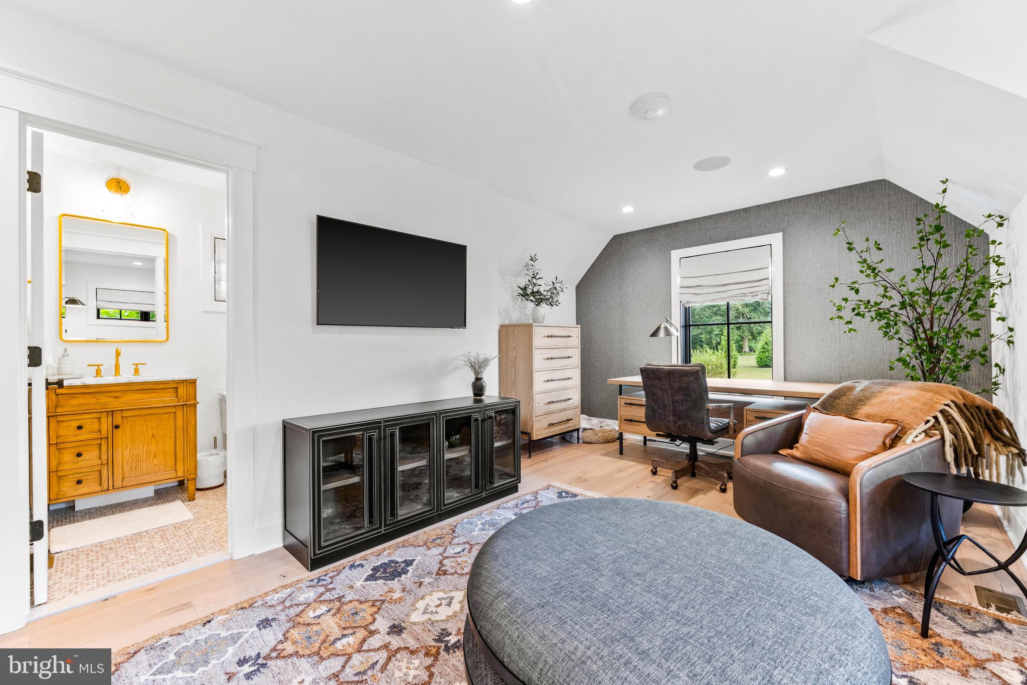 12121 Cecilia Ct