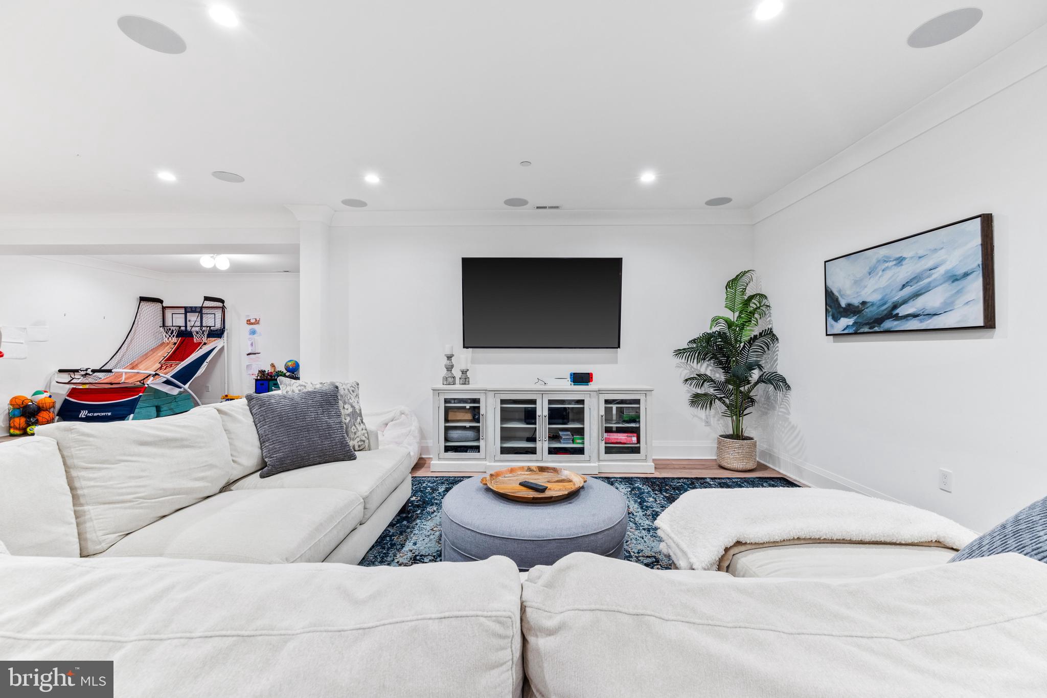 12121 Cecilia Ct
