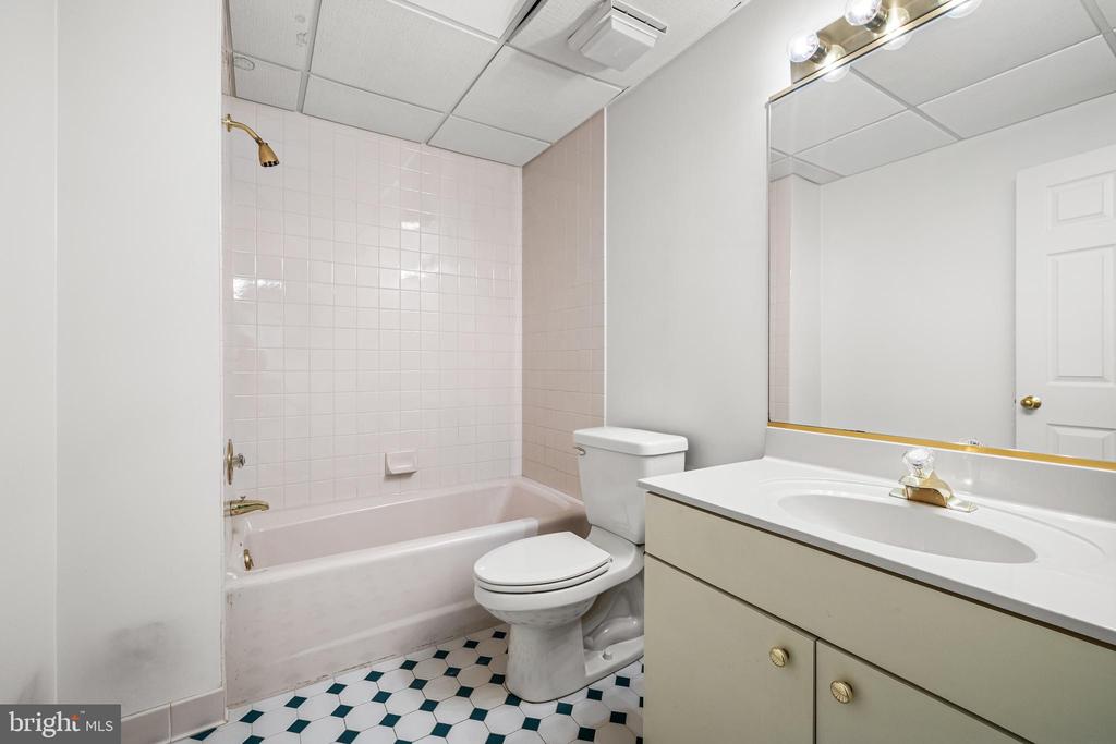 1408 Locust Ave