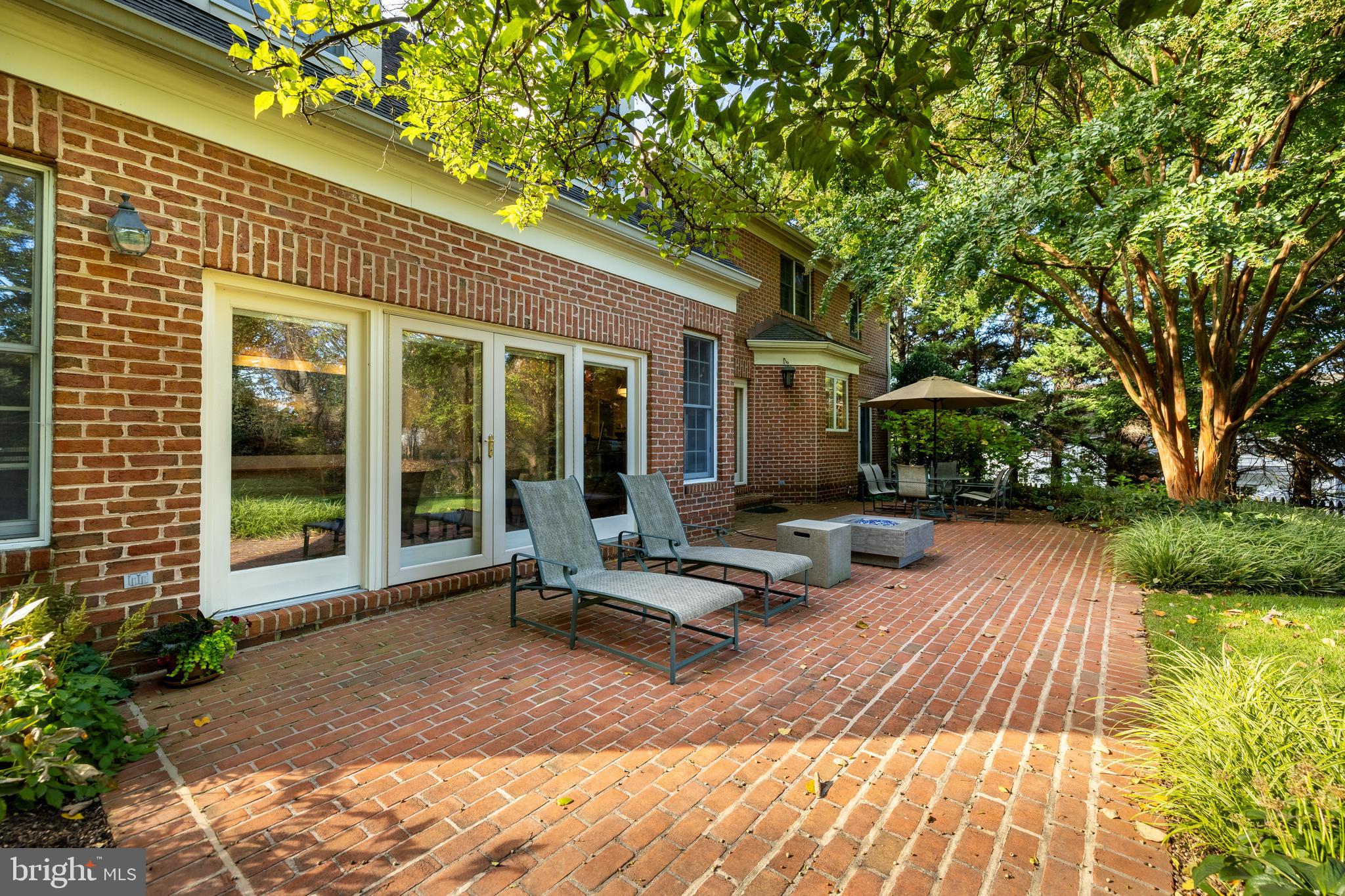 1408 Locust Ave