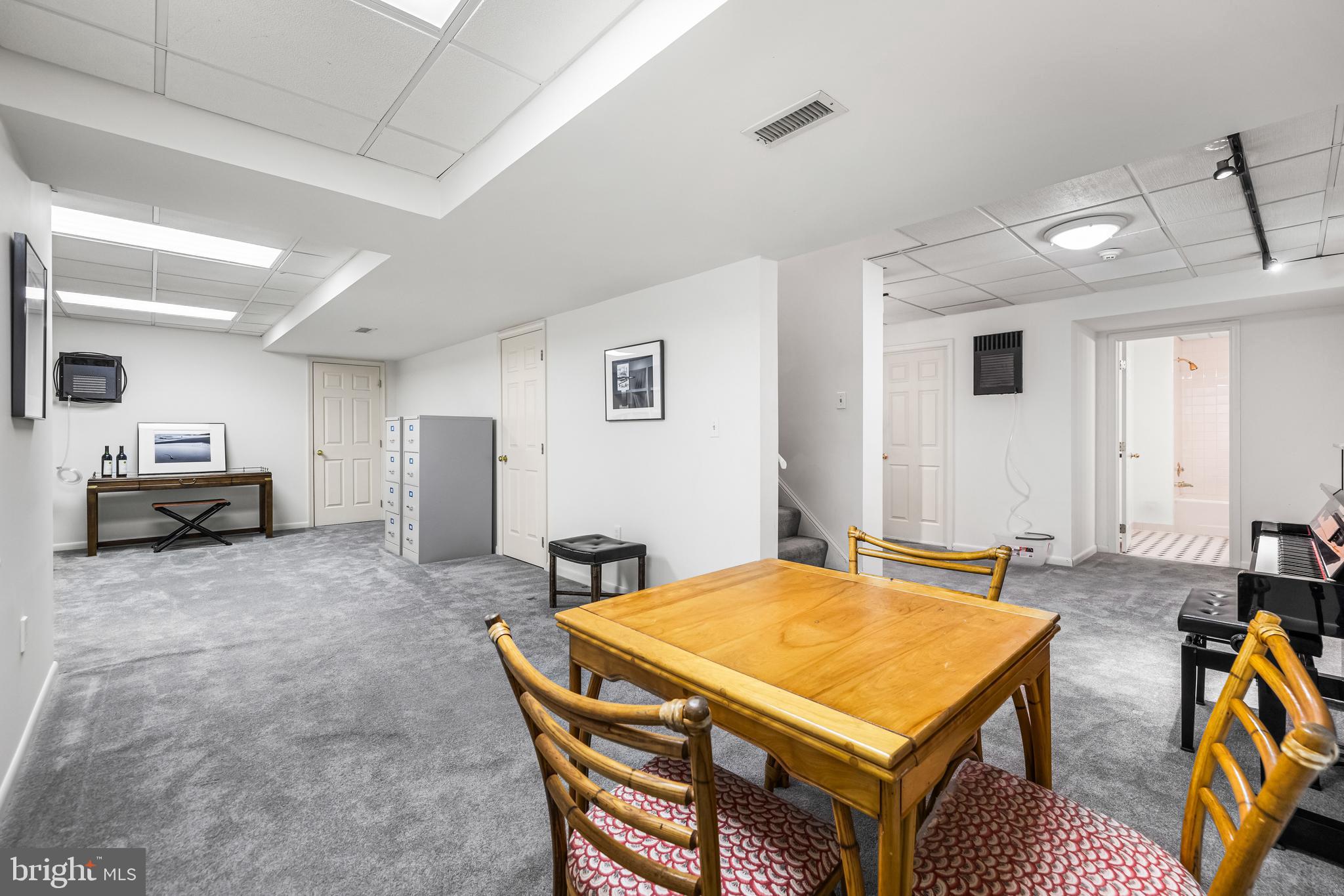 1408 Locust Ave