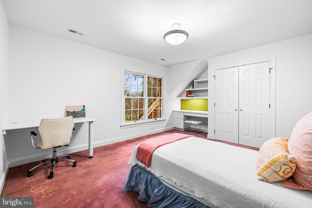 1408 Locust Ave