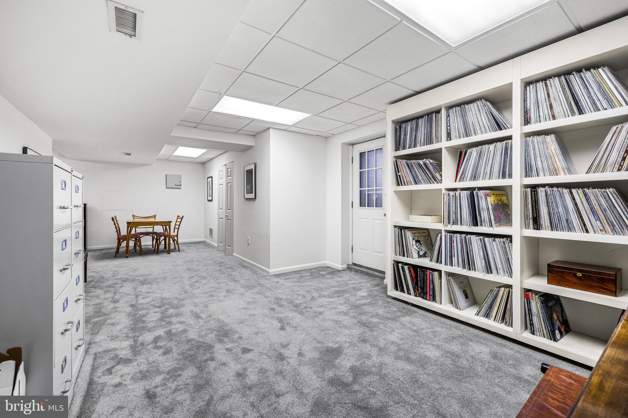 1408 Locust Ave