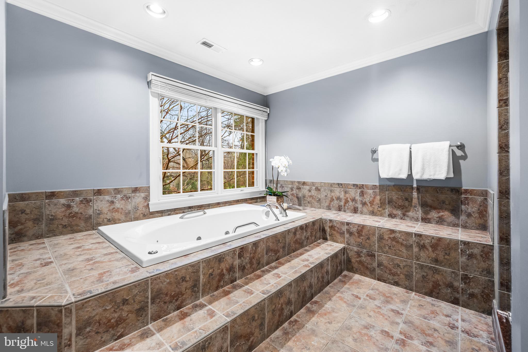 1408 Locust Ave