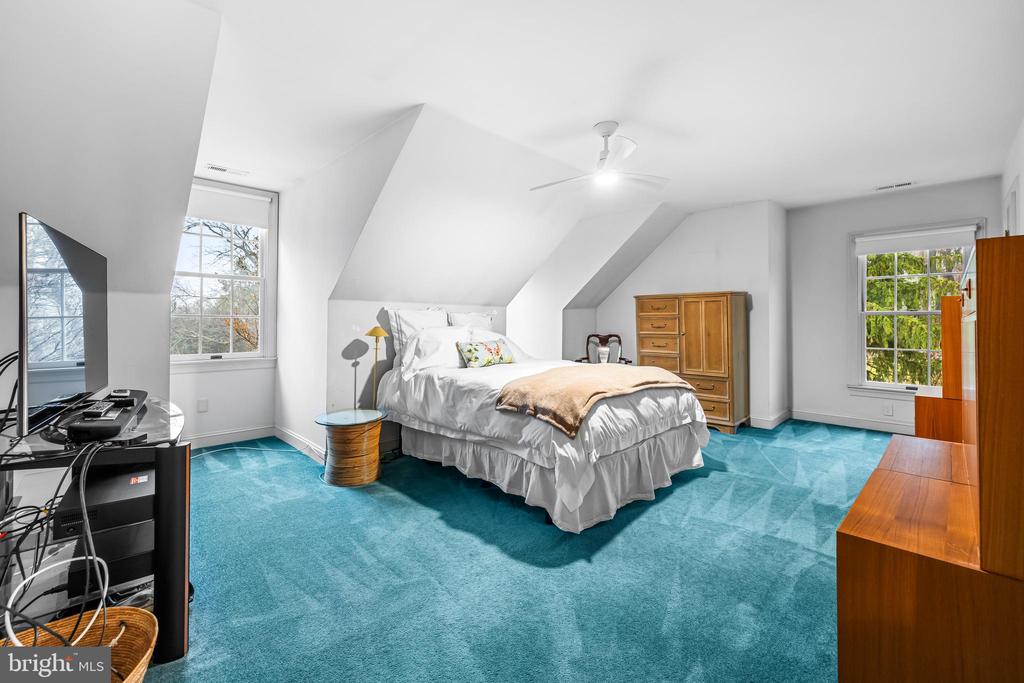 1408 Locust Ave