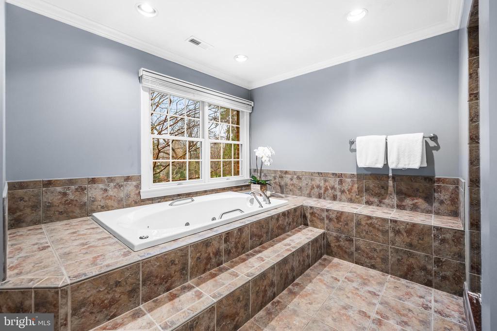 1408 Locust Ave