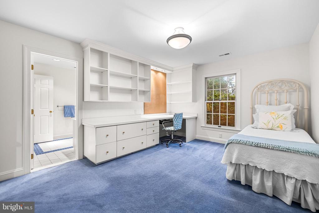 1408 Locust Ave