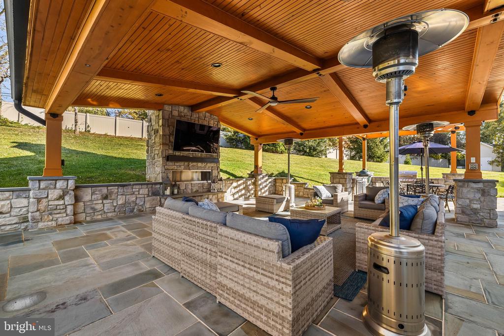 12012 Hammonds Glen Cir