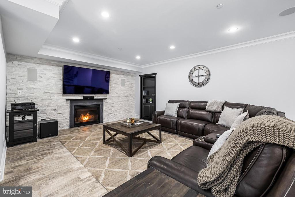 12012 Hammonds Glen Cir