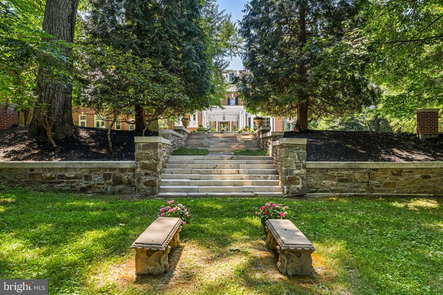 16 Merry Hill Ct