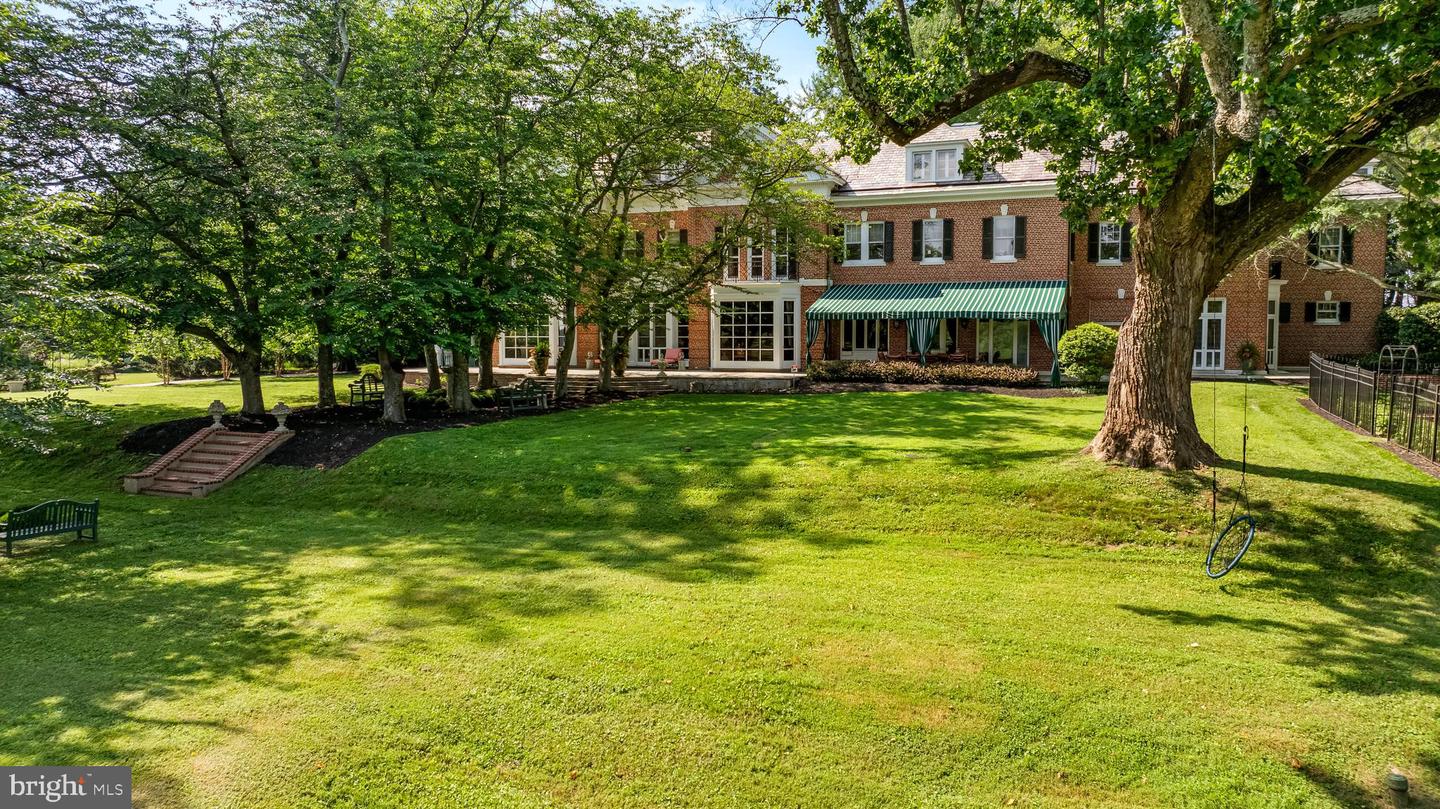 16 Merry Hill Ct