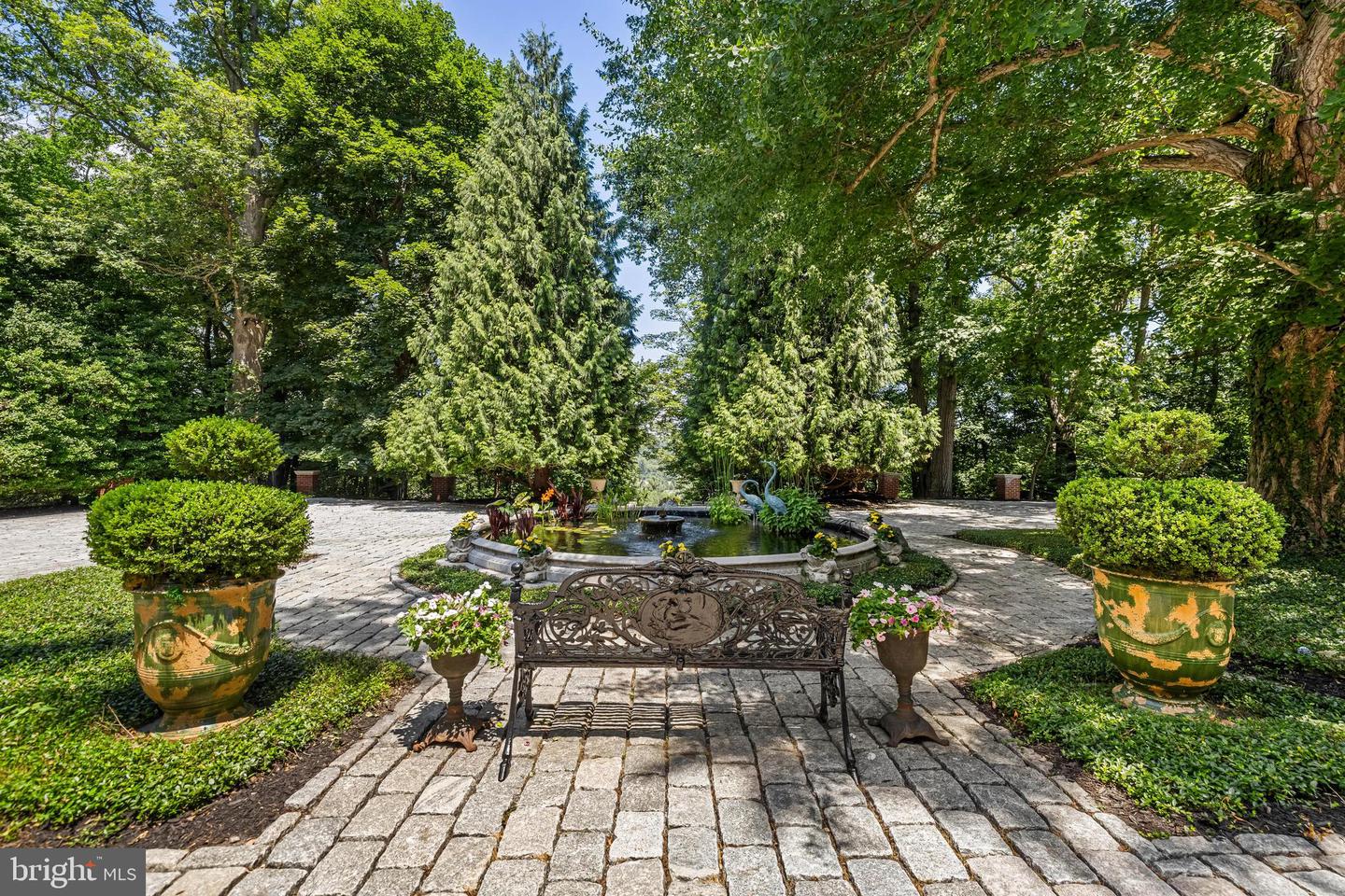 16 Merry Hill Ct