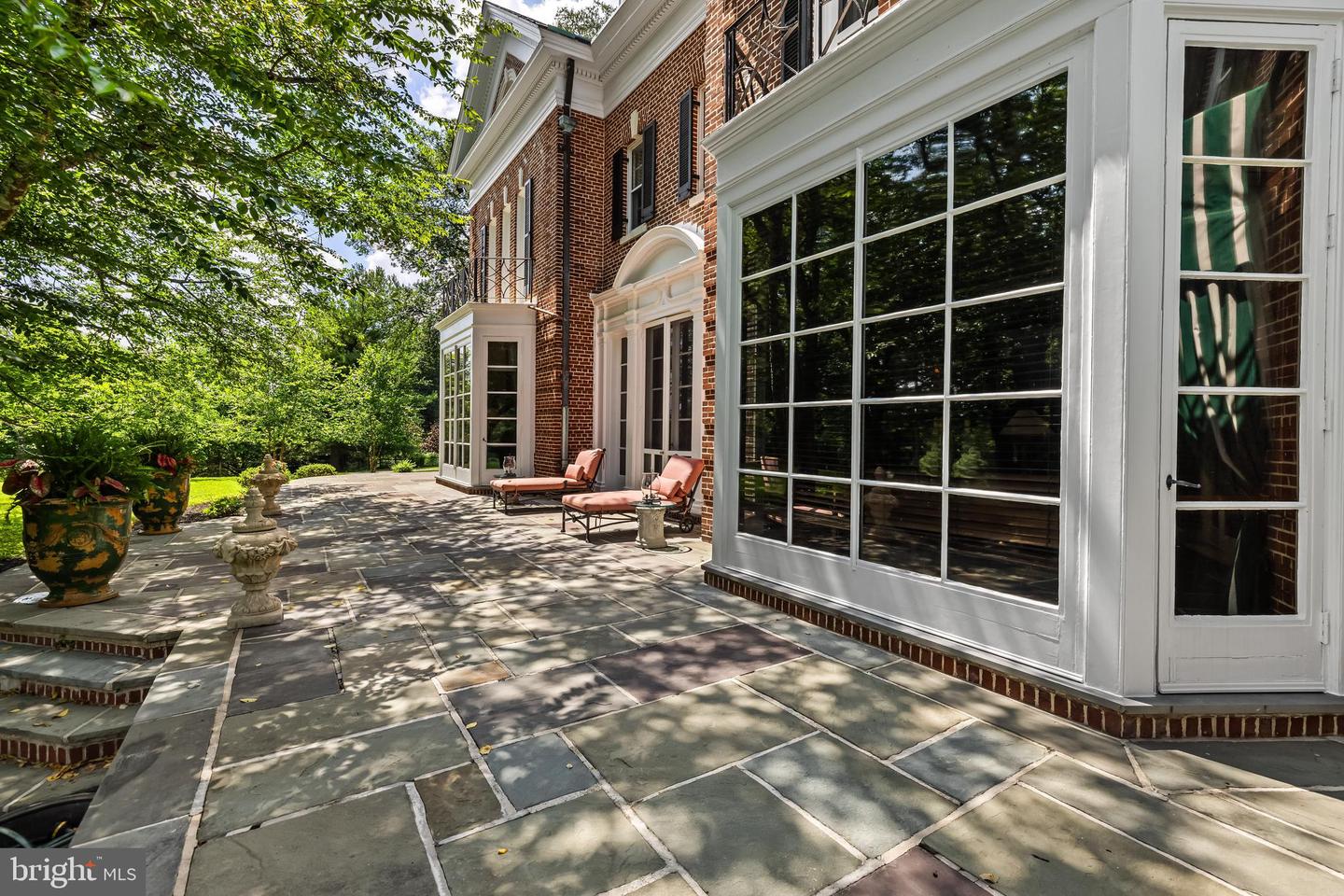 16 Merry Hill Ct